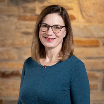 Linda Dworak Headshot